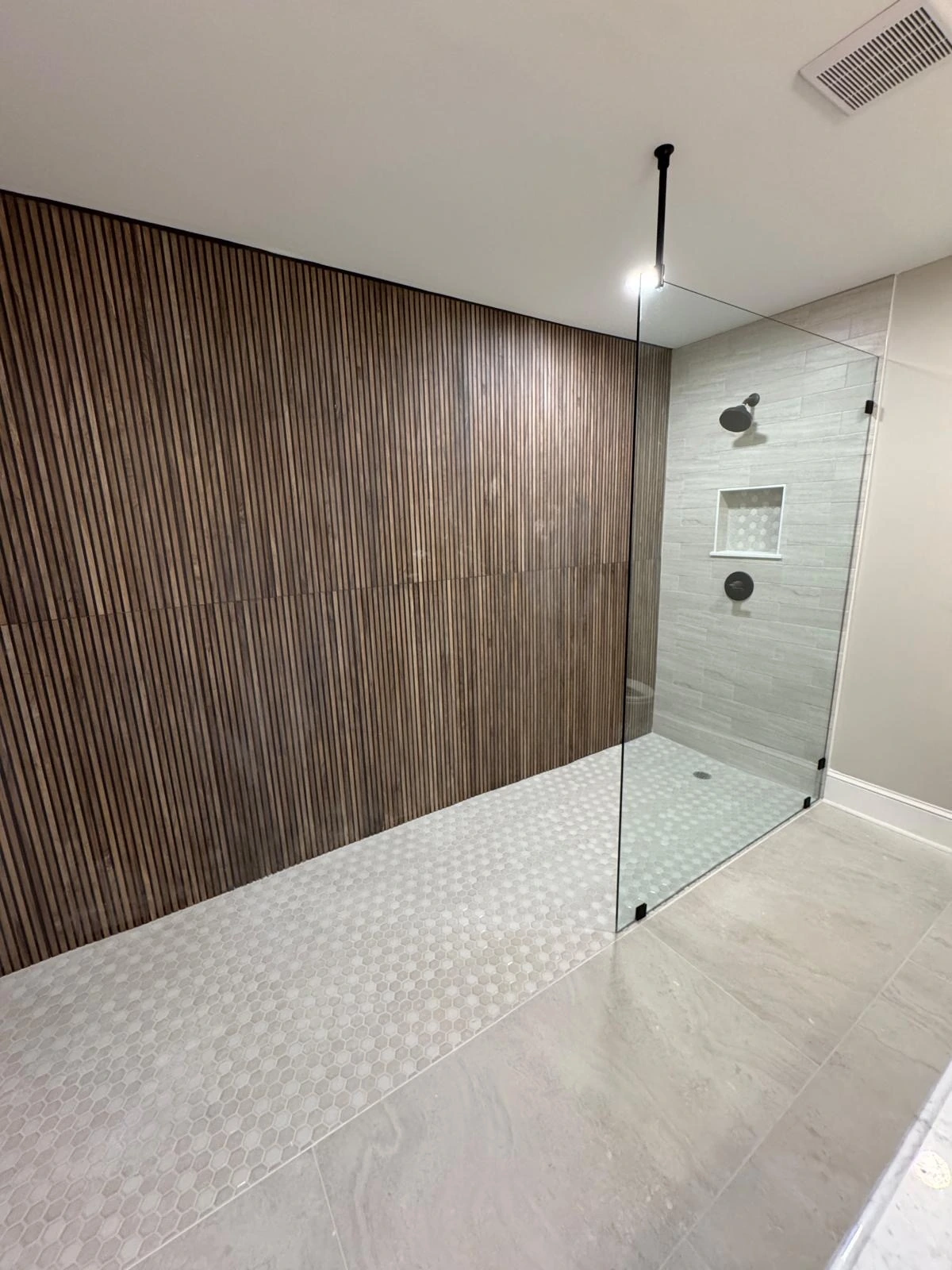 Open walk-in shower with ribbed wood-look tile and curbless entry — Plantation, FL